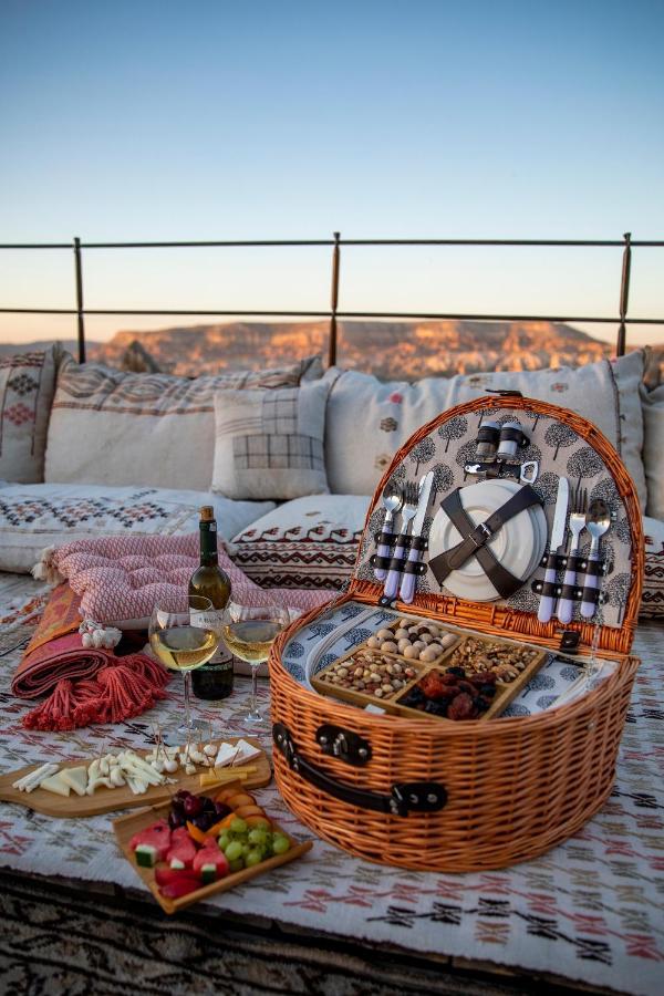 Charming Cave Hotel Гьореме Екстериор снимка
