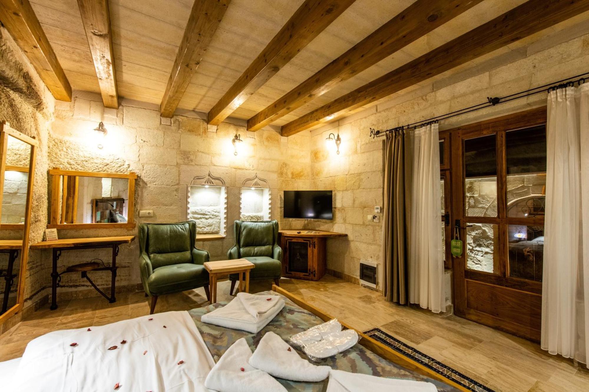 Charming Cave Hotel Гьореме Стая снимка