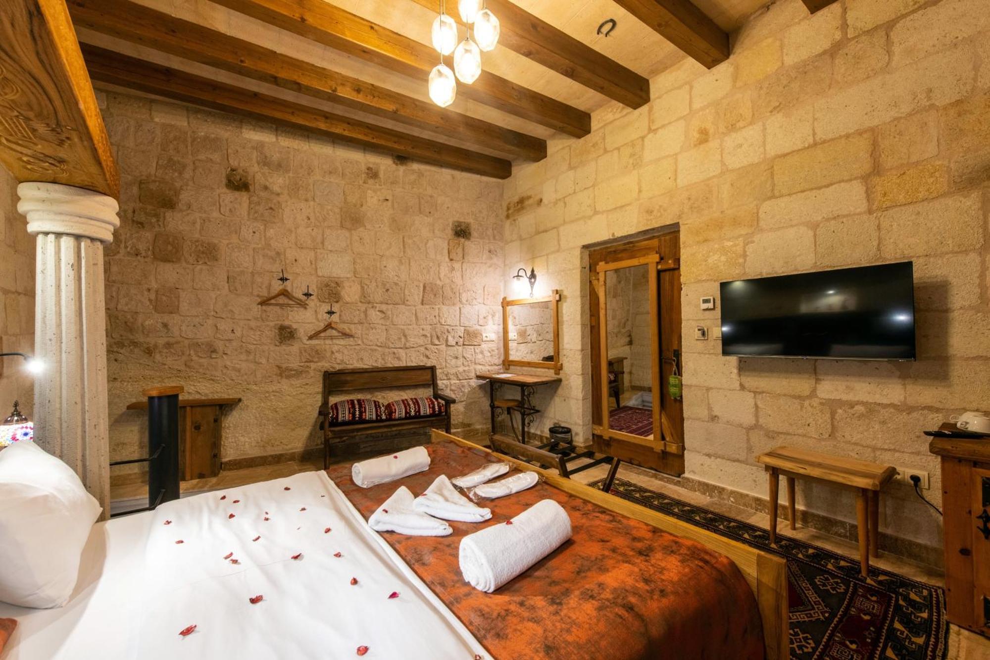 Charming Cave Hotel Гьореме Стая снимка
