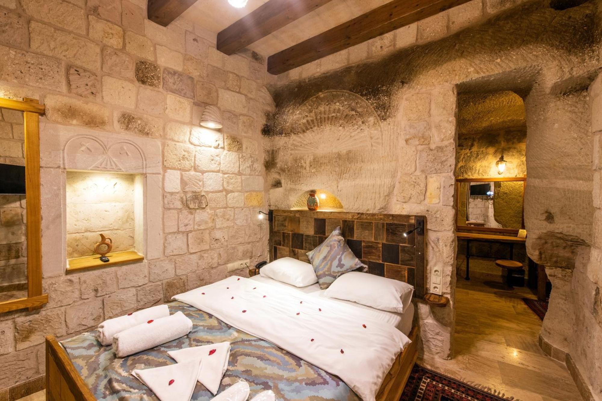 Charming Cave Hotel Гьореме Стая снимка