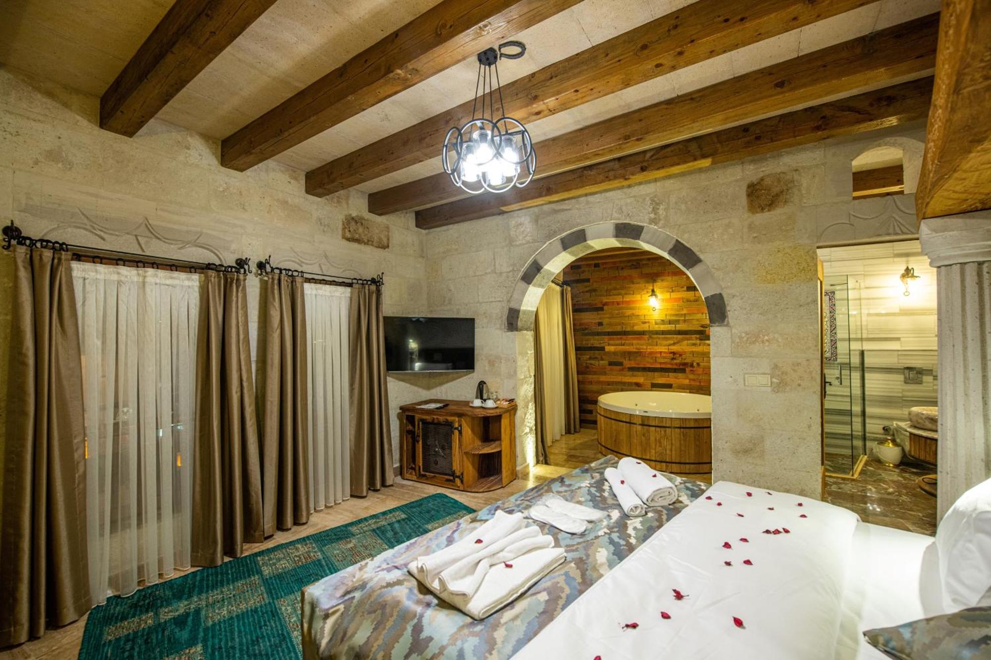Charming Cave Hotel Гьореме Стая снимка