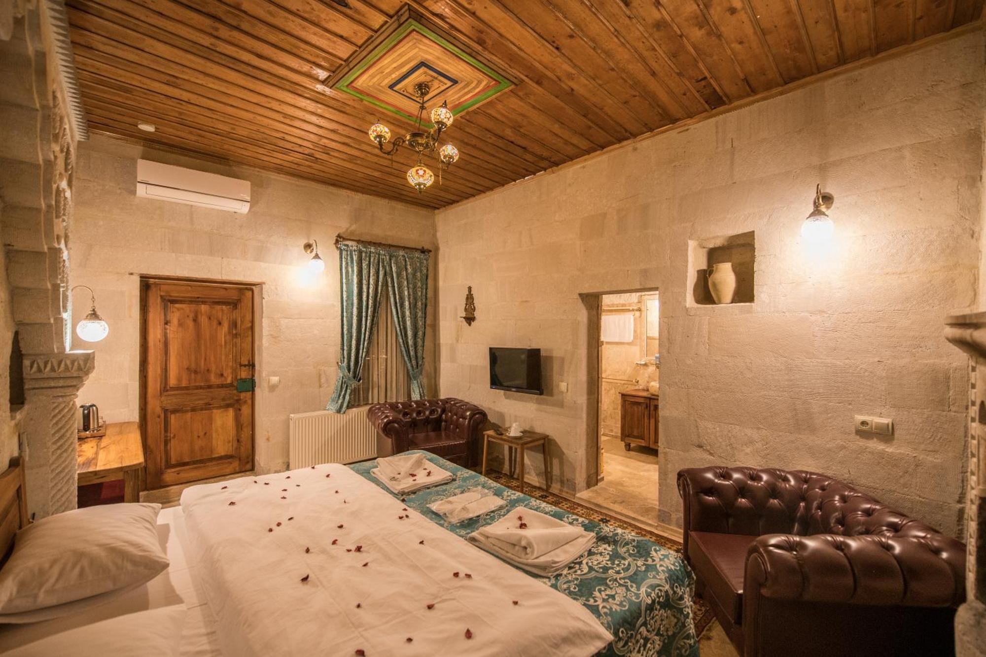Charming Cave Hotel Гьореме Стая снимка